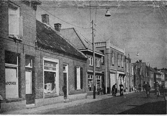 Bestand:1955 apotheek stationsstraat.jpg
