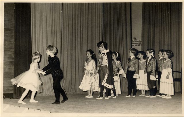 Bestand:Balletuitvoering 1961.jpg