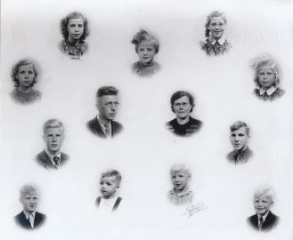 Het gezin in 1945. Klik op de foto voor de namen.