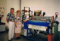 Huub en echtgenote Corry bij een door hem gebouwde weefmachine.