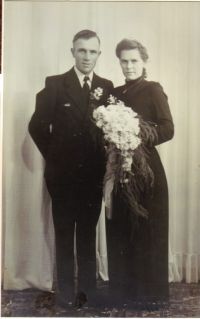 1945 Rooij huwelijk.jpg