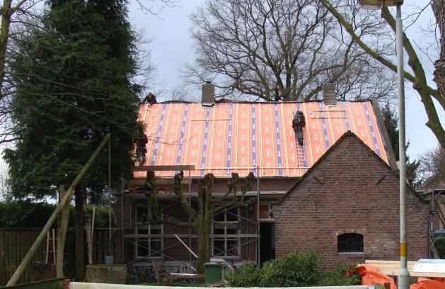 Bestand:Renovatie dak heemhuis achterzijde(2).jpg