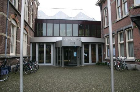 Bestand:Nieuwe hoofdingang gemeentehuis.JPG