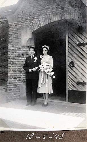 Bestand:Trouwen Jan en Mieke 1948.jpg
