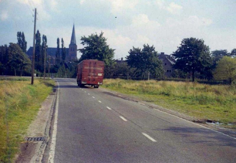 Bestand:Hkk-04913 bakelseweg-swinkelslaan-rode bus.jpg