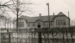 Openbare school van rond 1940. foto collecties gemeente Deurne