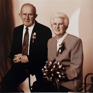 Jan en Mien bij hun gouden huwelijksfeest in 2001