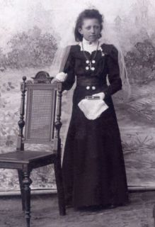 Dochter Elisabeth Arnoldina (Bet) en bij de eerste communie