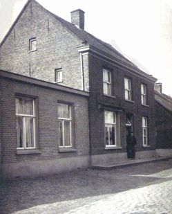 De slagerij van Dorus van Dijk aan de Stationsstraat 16.