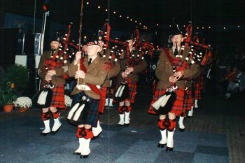 Optreden van de Piper Band ‘48th Highlanders of Holland’.