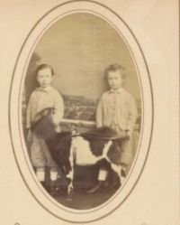 De broers Paul en Toto de Smeth op een jeugdfoto, rond 1865. Toto staat vermoedelijk rechts.