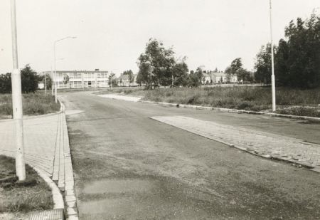 Na de aanleg van de doorsteek Willibrordusplantsoen - Stationsstraat in 1974. foto collectie gemeente Deurne